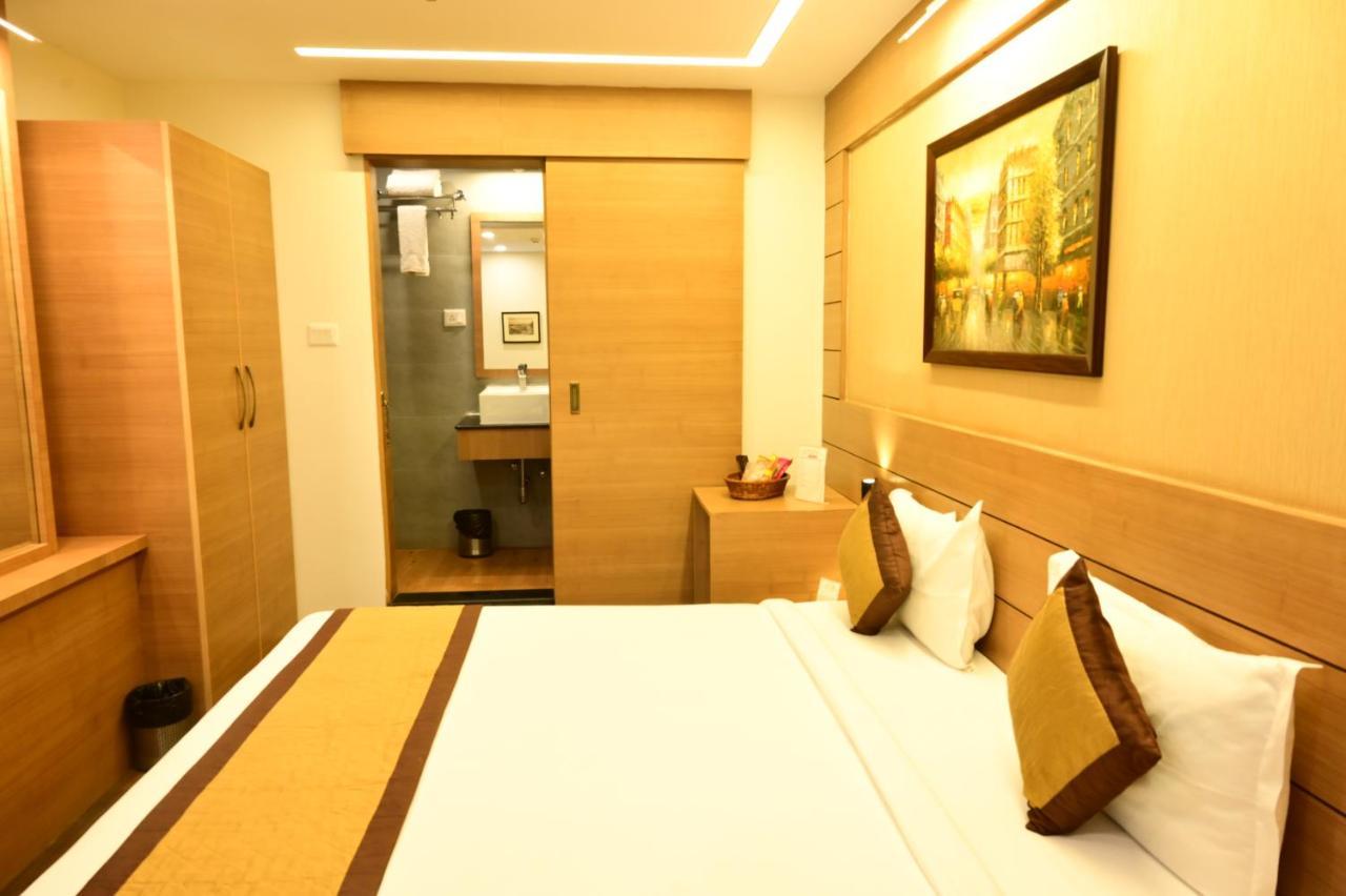 Hotel Silkhouse Premier Danapur ภายนอก รูปภาพ