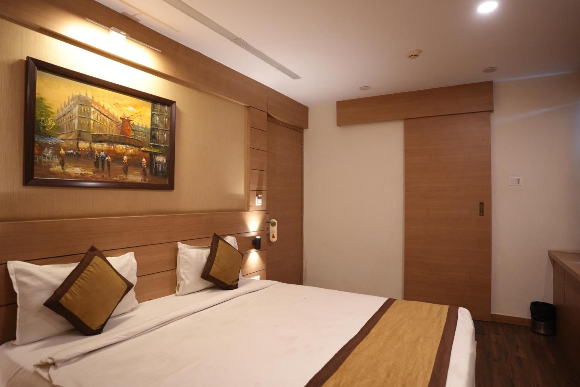 Hotel Silkhouse Premier Danapur ภายนอก รูปภาพ